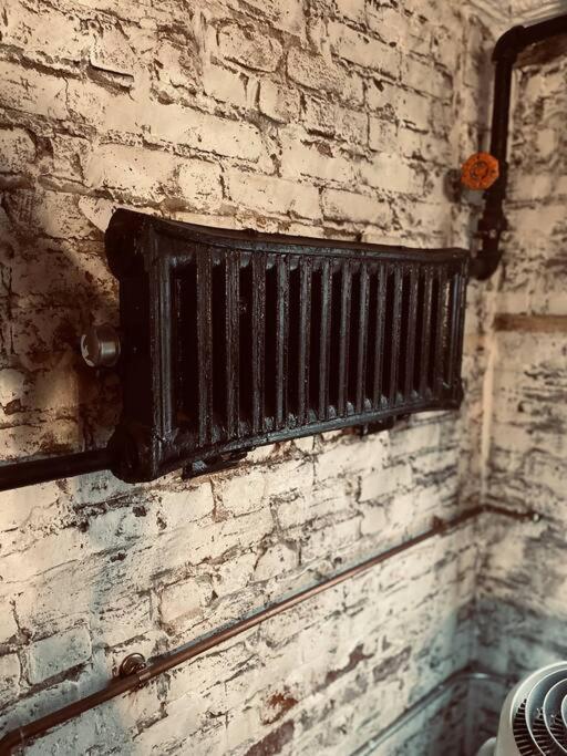 1850s Historic Row House 7min Train To Nyc With Private Backyard *