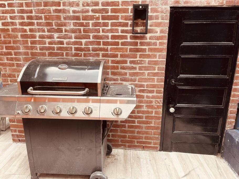 1850s Historic Row House 7min Train To Nyc With Private Backyard *