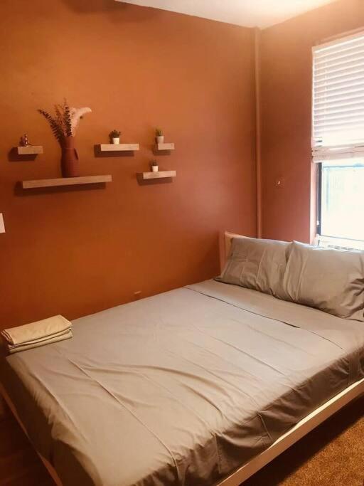 1850s Historic Row House 7min Train To Nyc With Private Backyard Holiday home Jersey City