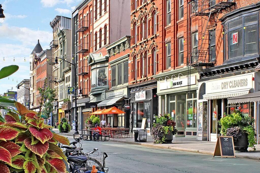 1850s Historic Row House 7min Train To Nyc With Private Backyard *