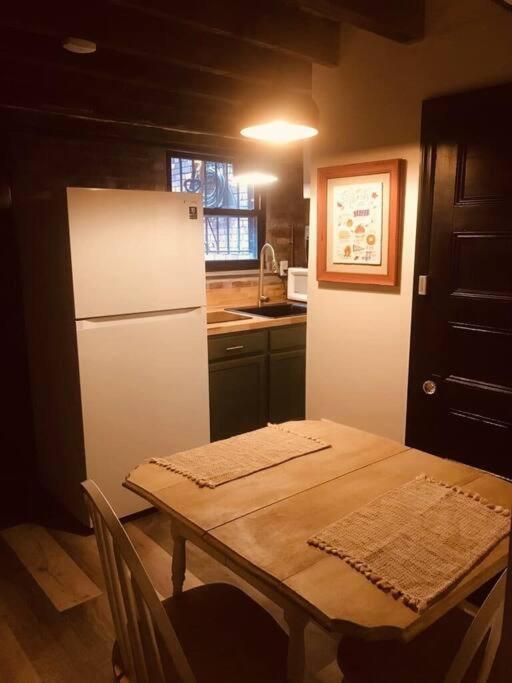 1850s Historic Row House 7min Train To Nyc With Private Backyard * Jersey City