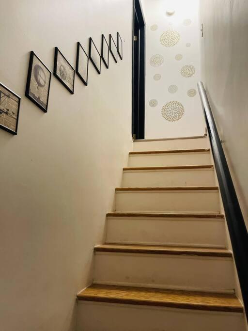 1850s Historic Row House 7min Train To Nyc With Private Backyard Hébergement de vacances Jersey City