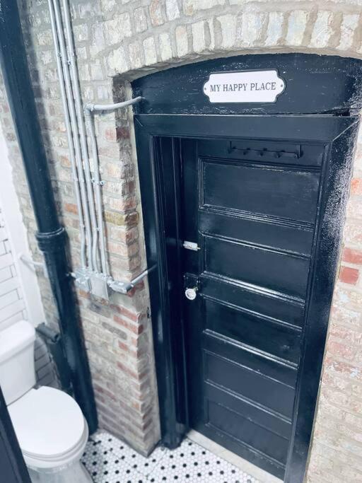 1850s Historic Row House 7min Train To Nyc With Private Backyard * Jersey City