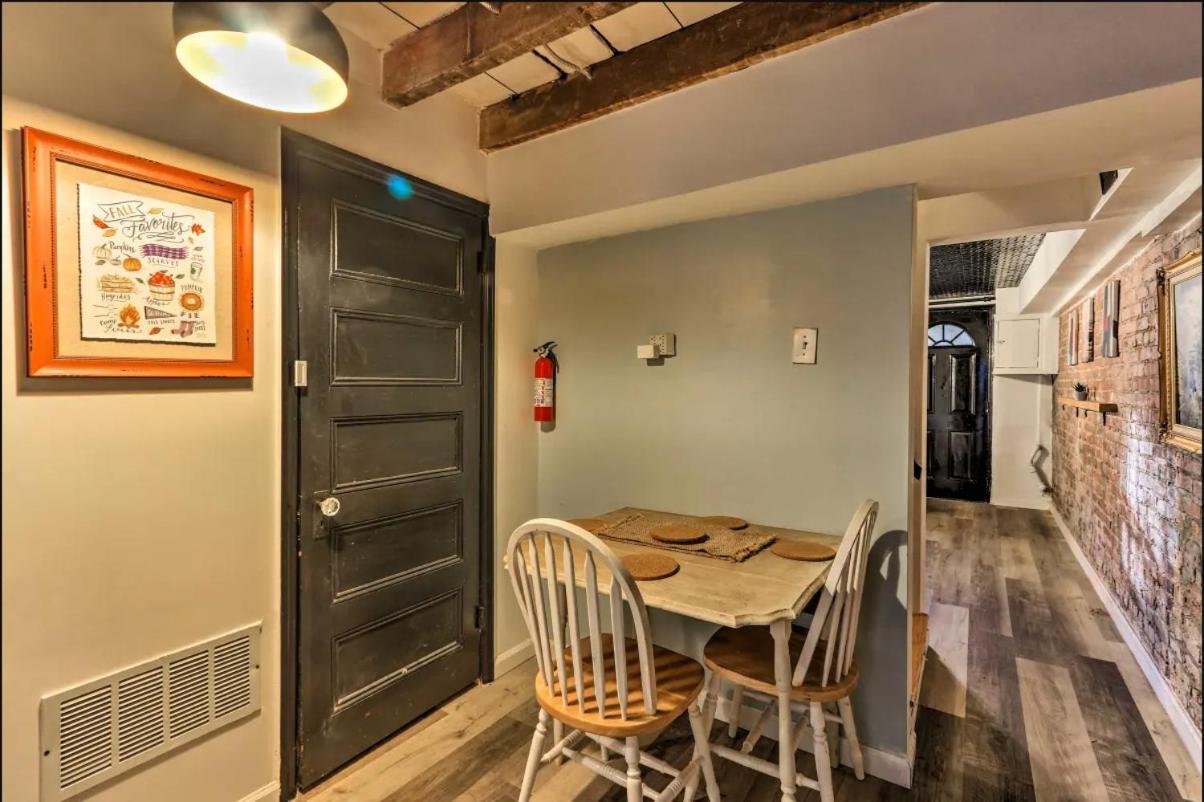 1850s Historic Row House 7min Train To Nyc With Private Backyard Hébergement de vacances Jersey City