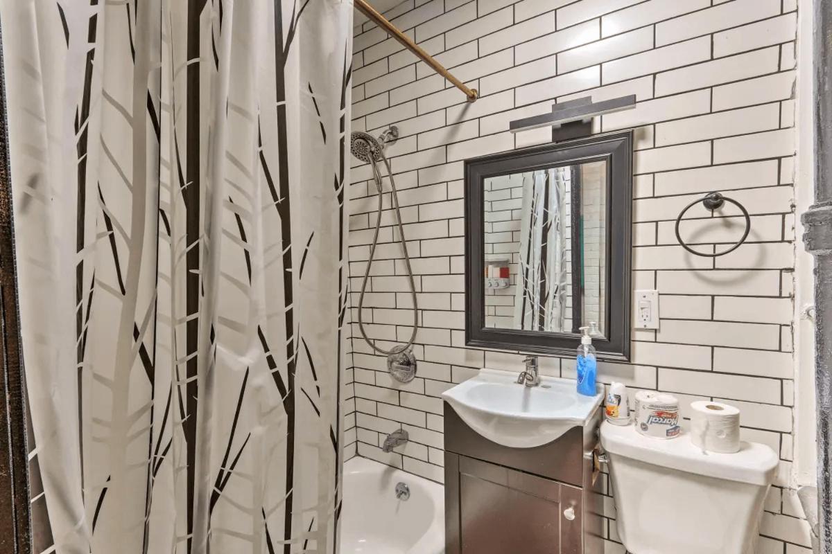 1850s Historic Row House 7min Train To Nyc With Private Backyard