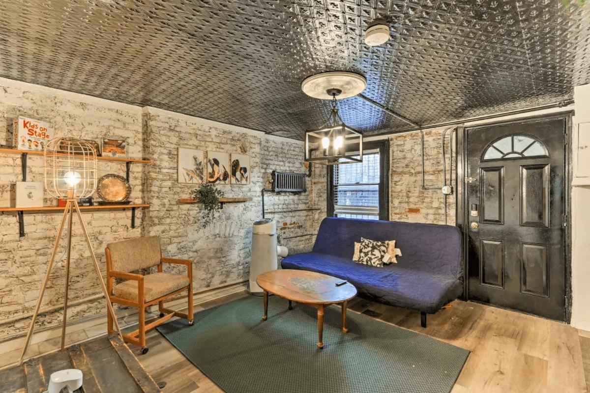 1850s Historic Row House 7min Train To Nyc With Private Backyard Hébergement de vacances *