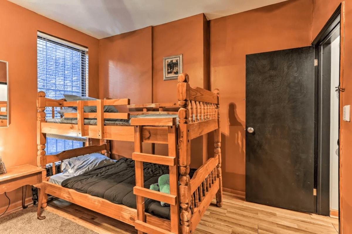1850s Historic Row House 7min Train To Nyc With Private Backyard Jersey City