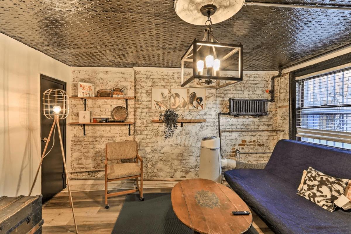 1850s Historic Row House 7min Train To Nyc With Private Backyard Hébergement de vacances