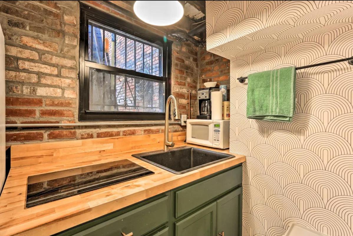 1850s Historic Row House 7min Train To Nyc With Private Backyard
