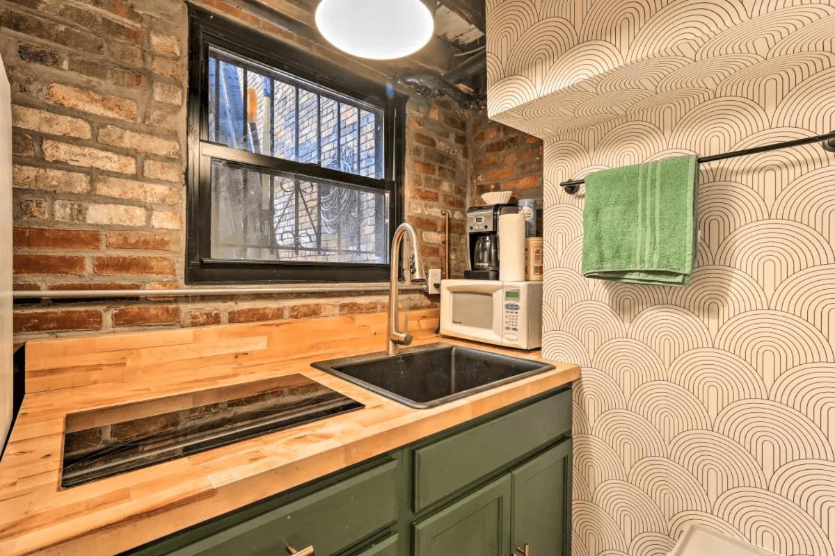 1850s Historic Row House 7min Train To Nyc With Private Backyard Hébergement de vacances *